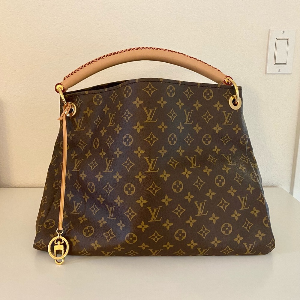 Louis Vuitton - Artsy MM in Monogram